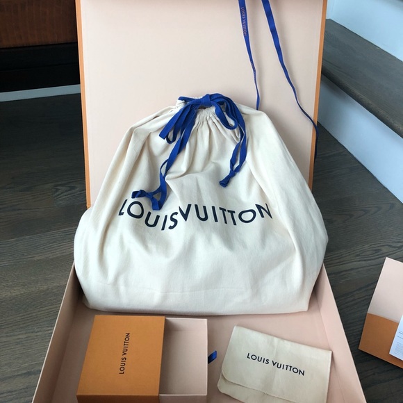 Louis Vuitton Artsy MM + Shoulder Strap - Picture 2 of 8